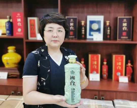 进口酒业务下滑三分之二，这位女酒商一招实现业绩大反转