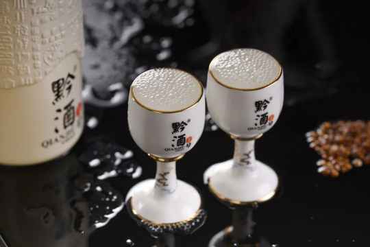 茅臺(tái)鎮(zhèn)中小酒企陷“品牌困境”,？這里有一份突圍樣板 