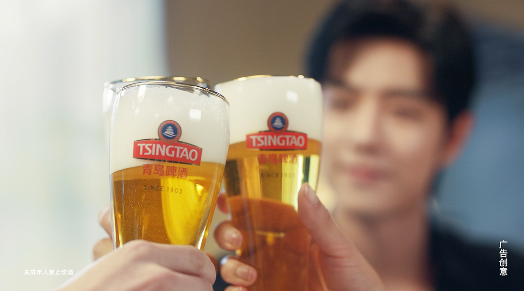 贾樟柯×肖战推新片，《都在酒里》致敬青岛啤酒120年华诞